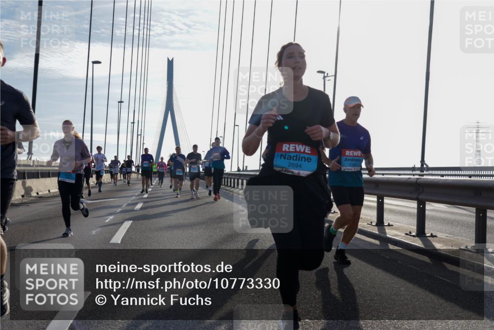 03.10.2026 - Köhlbrandbrückenlauf Yannick Fuchs http://msf.ph/oto/10773330 03.10.2026 09:31:52 Position 1 2694, 2187 meine-sportfotos.de