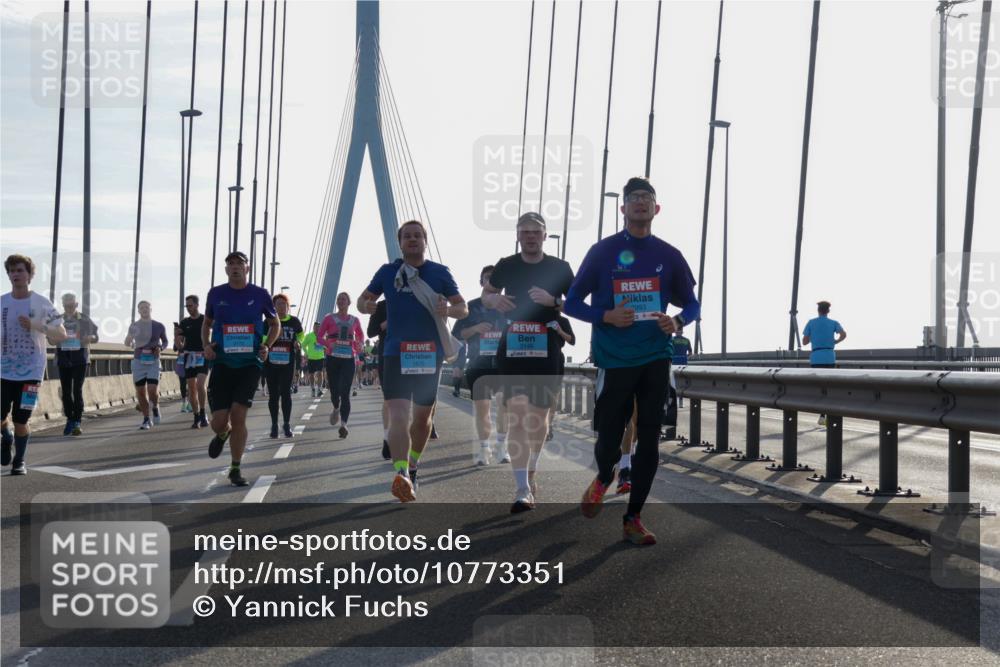 03.10.2026 - Köhlbrandbrückenlauf Yannick Fuchs http://msf.ph/oto/10773351 03.10.2026 09:31:54 Position 1 2993, 3146 meine-sportfotos.de
