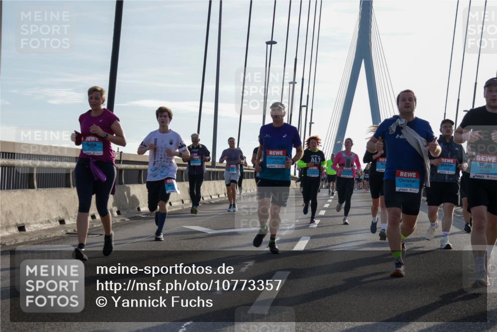 03.10.2026 - Köhlbrandbrückenlauf Yannick Fuchs http://msf.ph/oto/10773357 03.10.2026 09:31:55 Position 1 2513, 2773, 1675, 3146 meine-sportfotos.de