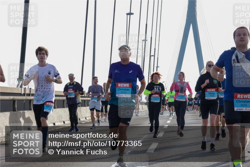 03.10.2026 - Köhlbrandbrückenlauf Yannick Fuchs http://msf.ph/oto/10773365 03.10.2026 09:31:56 Position 1 2773, 2463, 1903, 1675 meine-sportfotos.de