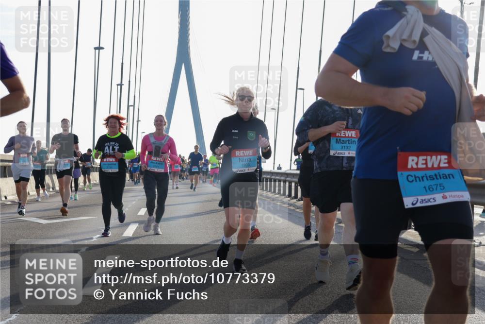 03.10.2026 - Köhlbrandbrückenlauf Yannick Fuchs http://msf.ph/oto/10773379 03.10.2026 09:31:57 Position 1 2721, 1903, 3132, 1675 meine-sportfotos.de