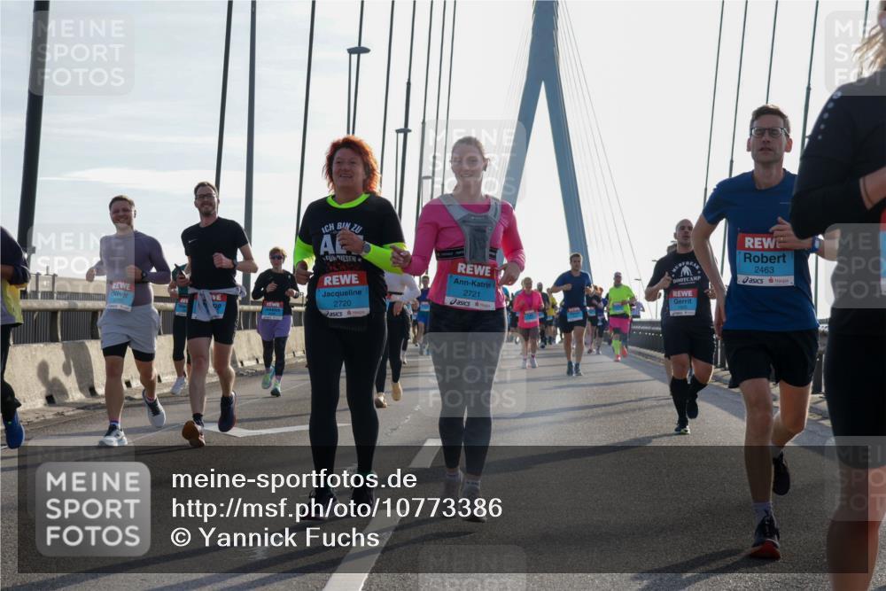 03.10.2026 - Köhlbrandbrückenlauf Yannick Fuchs http://msf.ph/oto/10773386 03.10.2026 09:31:59 Position 1 2721, 2720, 2463 meine-sportfotos.de