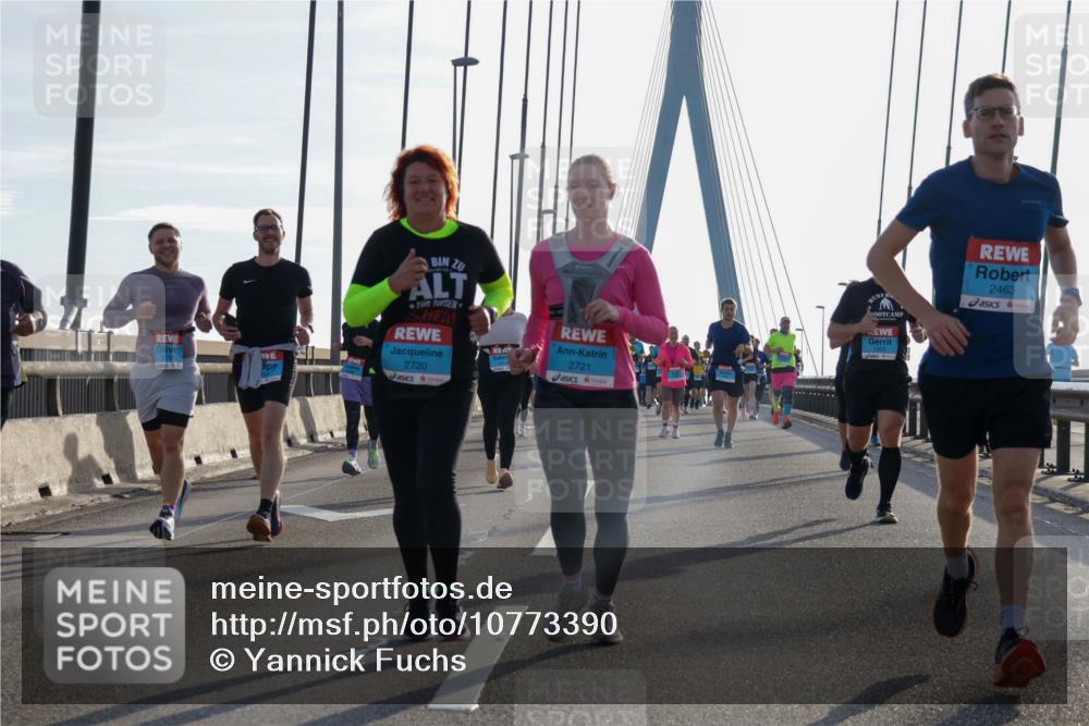 03.10.2026 - Köhlbrandbrückenlauf Yannick Fuchs http://msf.ph/oto/10773390 03.10.2026 09:31:59 Position 1 2720, 2721, 2463 meine-sportfotos.de