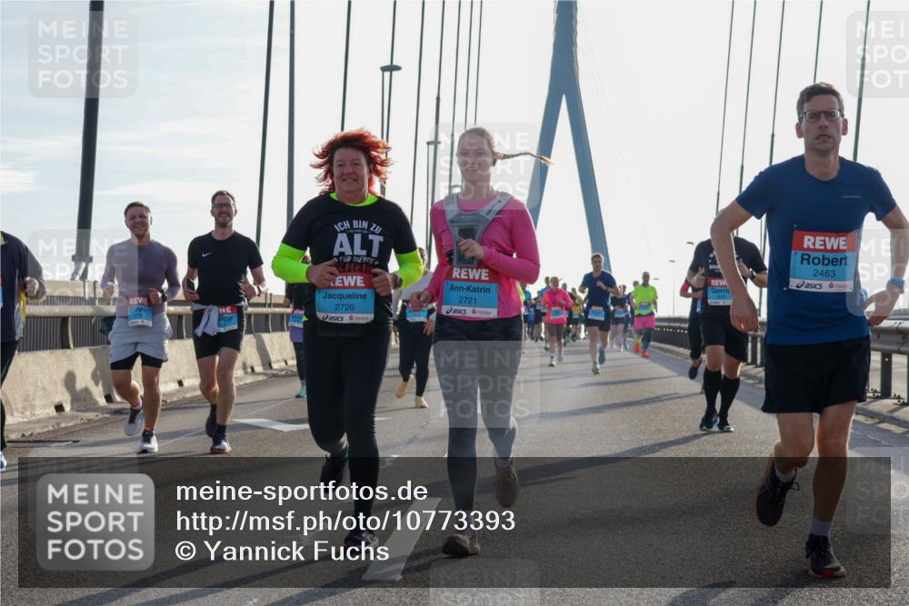 03.10.2026 - Köhlbrandbrückenlauf Yannick Fuchs http://msf.ph/oto/10773393 03.10.2026 09:31:59 Position 1 275, 2720, 2721, 2463 meine-sportfotos.de