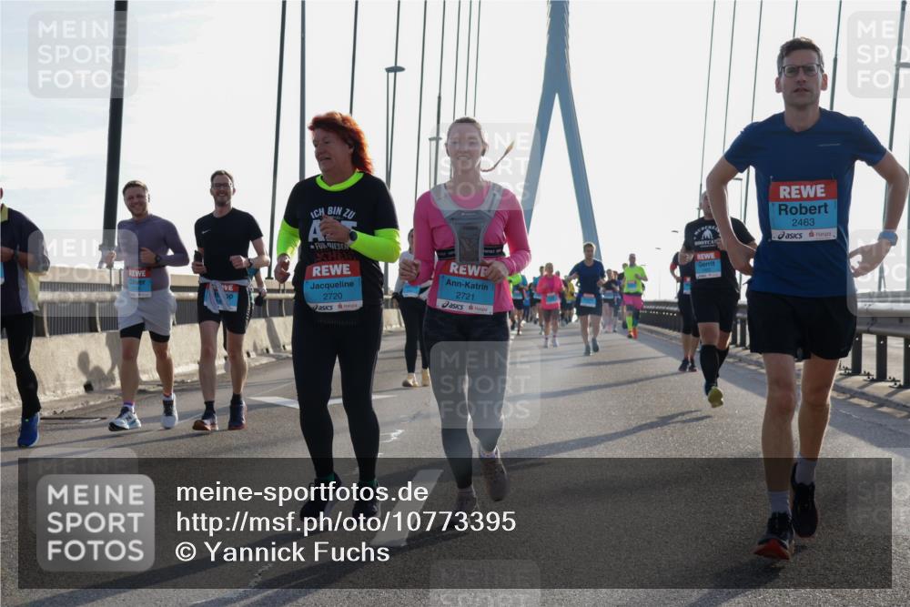03.10.2026 - Köhlbrandbrückenlauf Yannick Fuchs http://msf.ph/oto/10773395 03.10.2026 09:31:59 Position 1 2720, 2721, 2463 meine-sportfotos.de