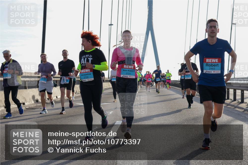03.10.2026 - Köhlbrandbrückenlauf Yannick Fuchs http://msf.ph/oto/10773397 03.10.2026 09:31:59 Position 1 2720, 2721, 2463 meine-sportfotos.de