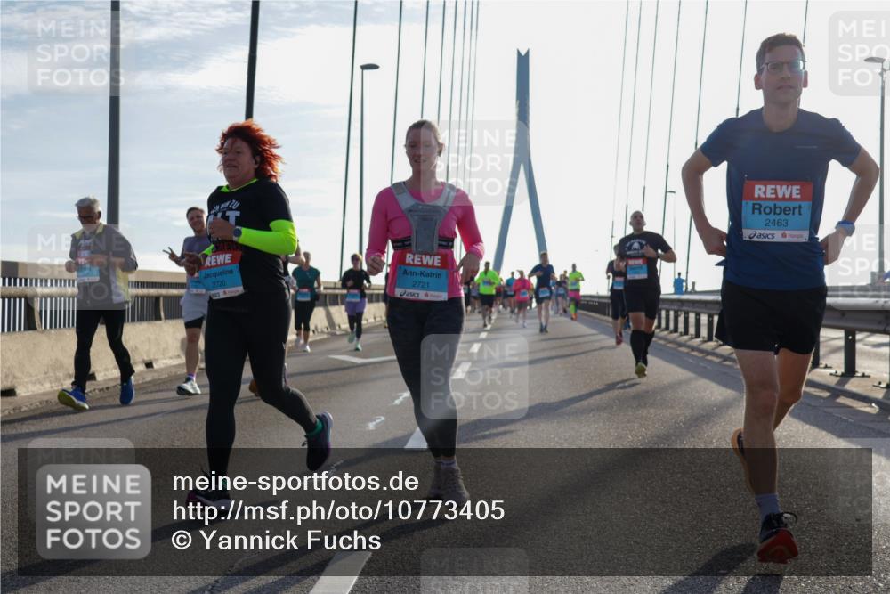 03.10.2026 - Köhlbrandbrückenlauf Yannick Fuchs http://msf.ph/oto/10773405 03.10.2026 09:32:00 Position 1 2720, 2721, 2463 meine-sportfotos.de