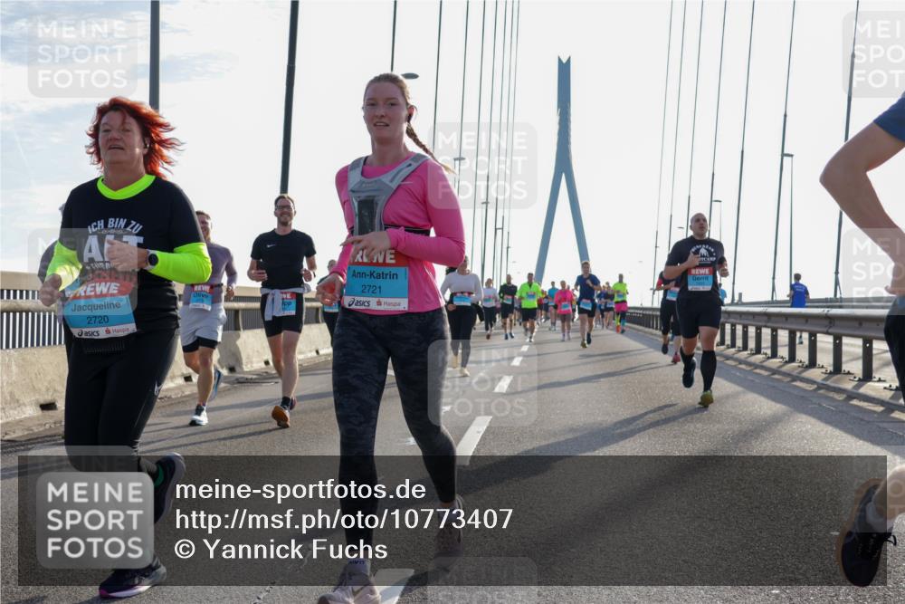 03.10.2026 - Köhlbrandbrückenlauf Yannick Fuchs http://msf.ph/oto/10773407 03.10.2026 09:32:00 Position 1 2720, 2721 meine-sportfotos.de
