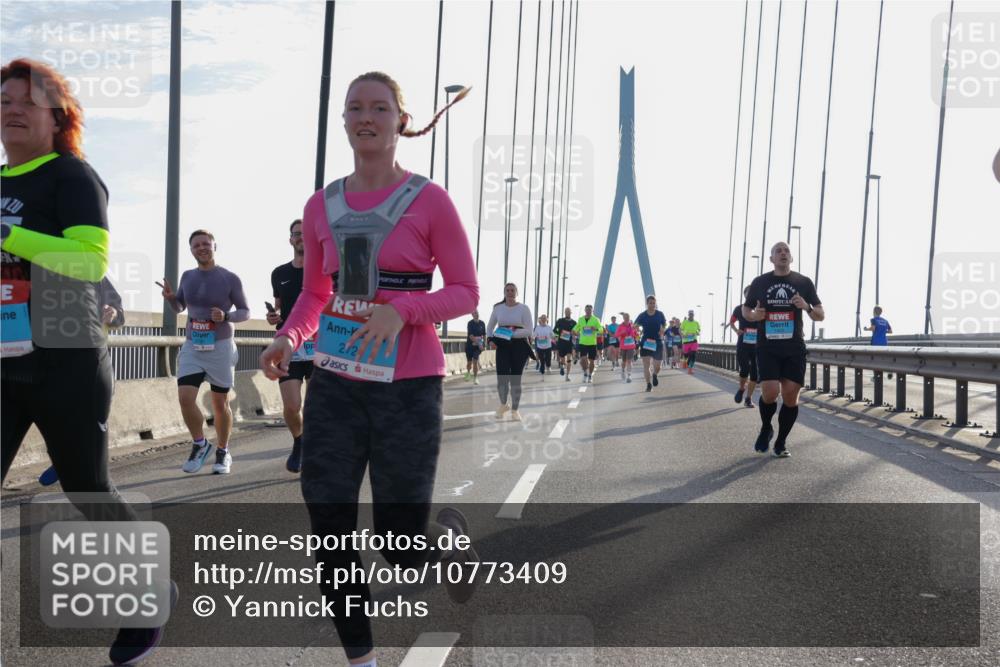 03.10.2026 - Köhlbrandbrückenlauf Yannick Fuchs http://msf.ph/oto/10773409 03.10.2026 09:32:01 Position 1 2, 2 meine-sportfotos.de