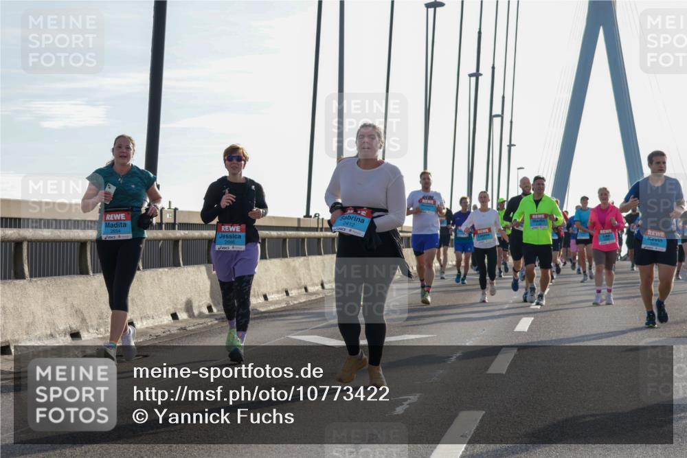 03.10.2026 - Köhlbrandbrückenlauf Yannick Fuchs http://msf.ph/oto/10773422 03.10.2026 09:32:02 Position 1 2654, 2666, 2412 meine-sportfotos.de