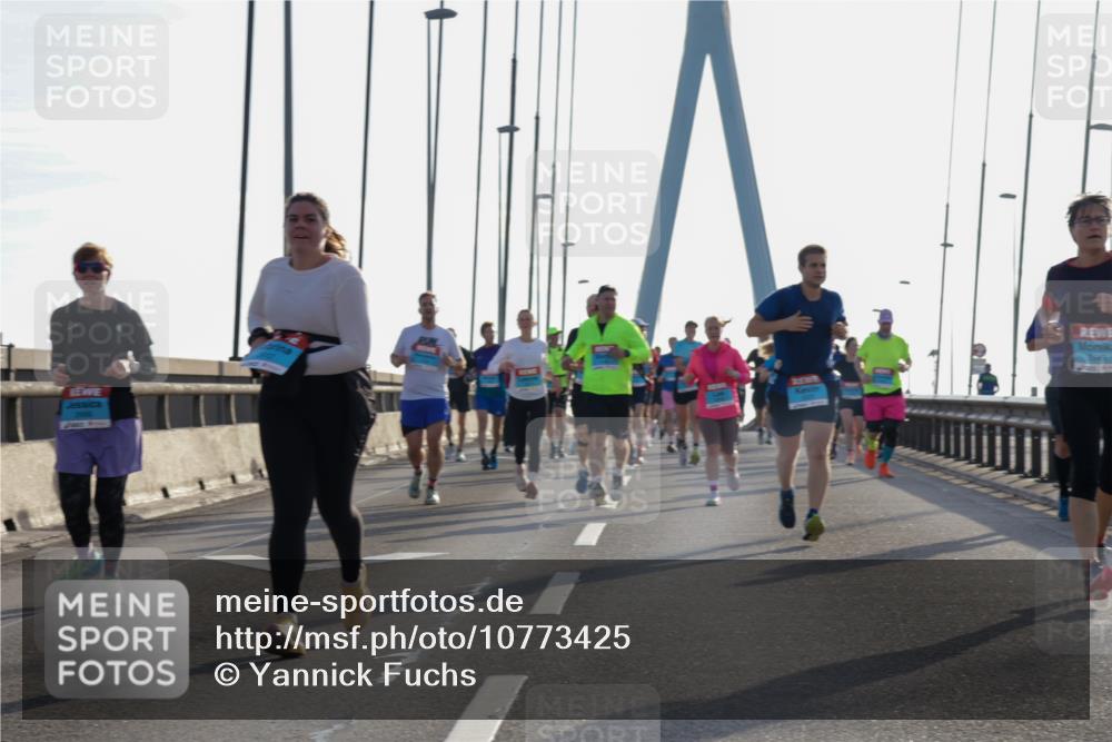 03.10.2026 - Köhlbrandbrückenlauf Yannick Fuchs http://msf.ph/oto/10773425 03.10.2026 09:32:02 Position 1  meine-sportfotos.de