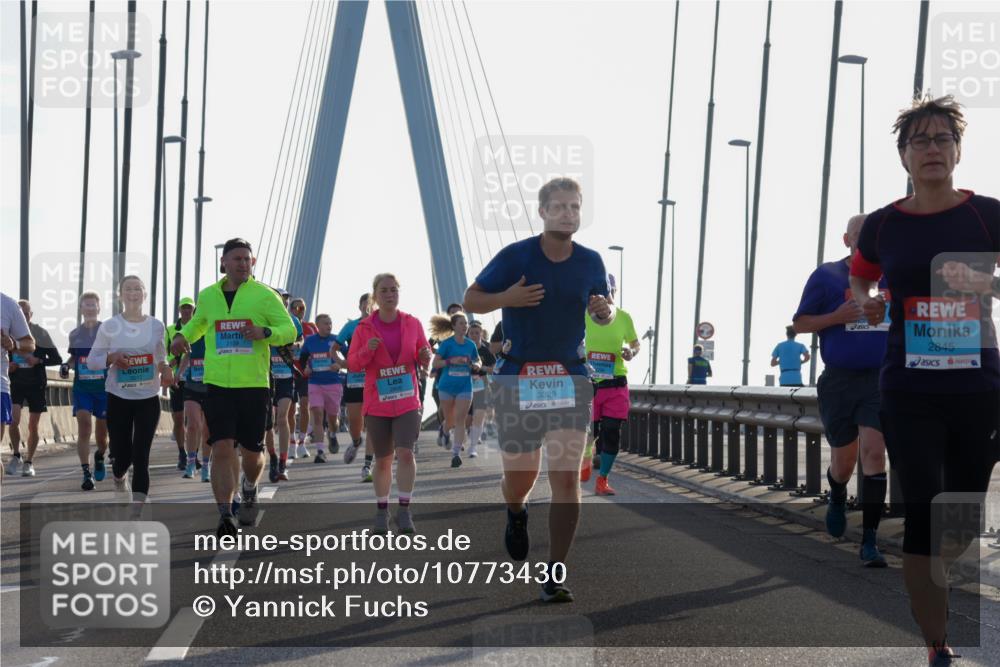 03.10.2026 - Köhlbrandbrückenlauf Yannick Fuchs http://msf.ph/oto/10773430 03.10.2026 09:32:03 Position 1 2159, 3329, 2845 meine-sportfotos.de