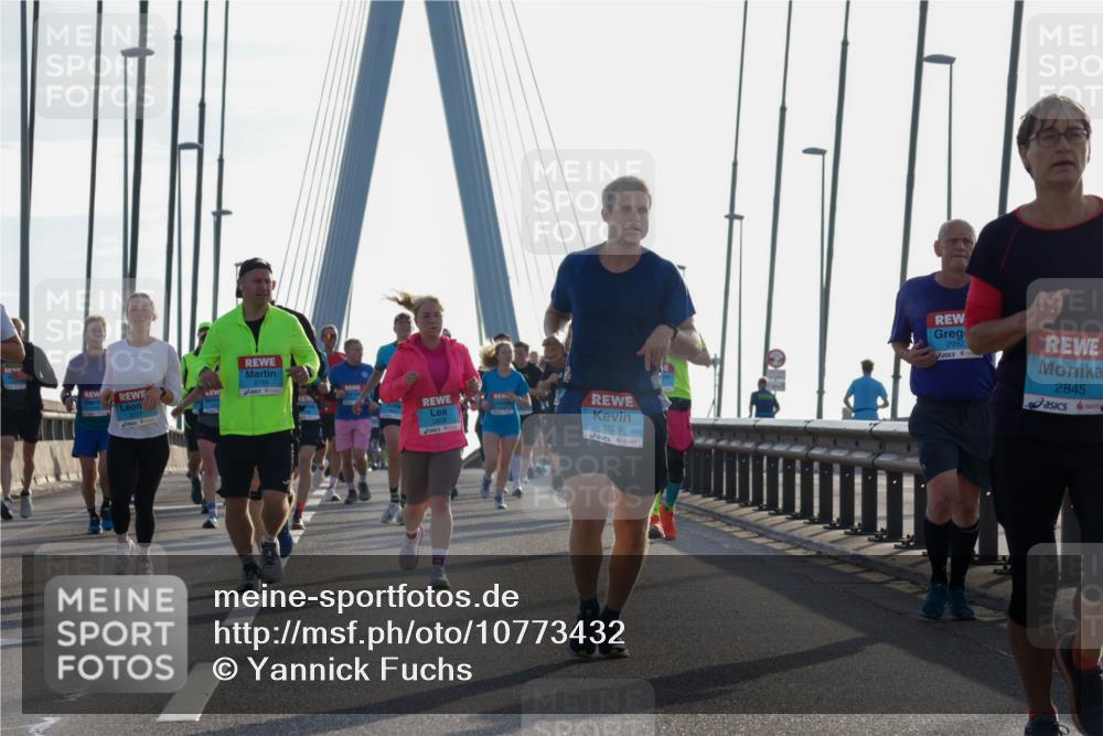 03.10.2026 - Köhlbrandbrückenlauf Yannick Fuchs http://msf.ph/oto/10773432 03.10.2026 09:32:03 Position 1 2159, 3329, 2992, 2845 meine-sportfotos.de