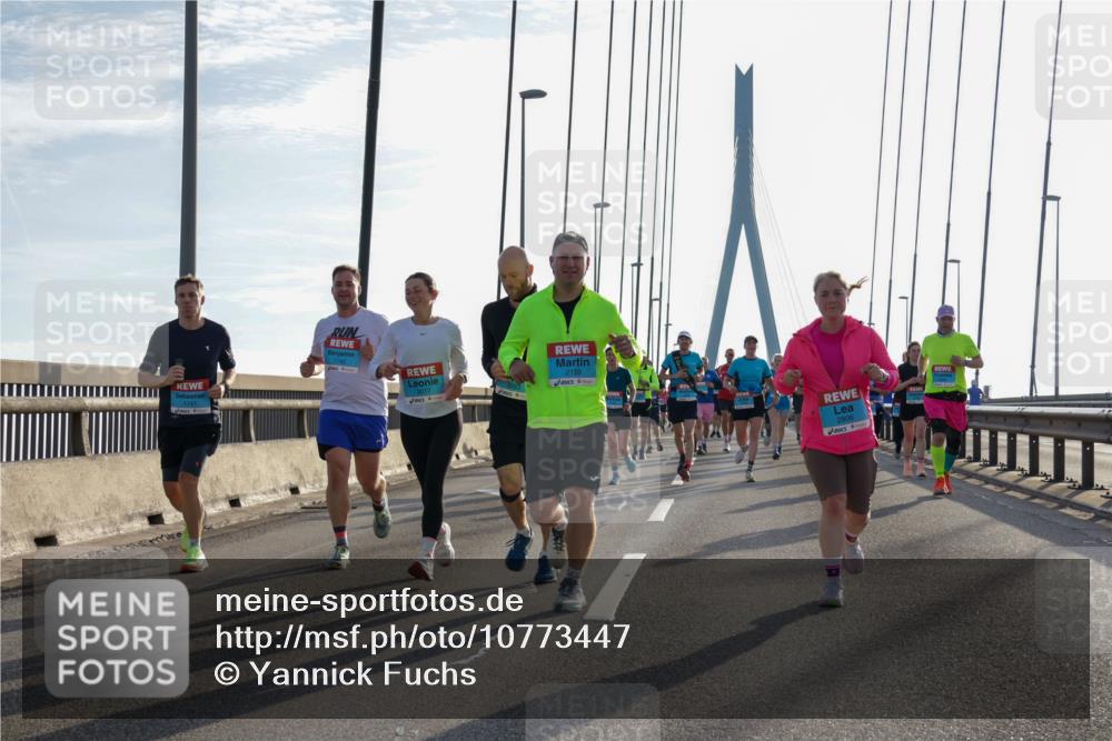 03.10.2026 - Köhlbrandbrückenlauf Yannick Fuchs http://msf.ph/oto/10773447 03.10.2026 09:32:08 Position 1 1741, 1740, 2159, 2806 meine-sportfotos.de