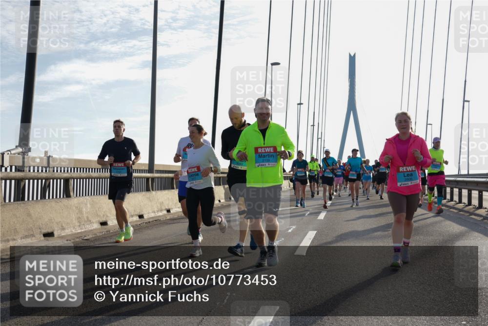 03.10.2026 - Köhlbrandbrückenlauf Yannick Fuchs http://msf.ph/oto/10773453 03.10.2026 09:32:08 Position 1 3017, 2159, 2806 meine-sportfotos.de