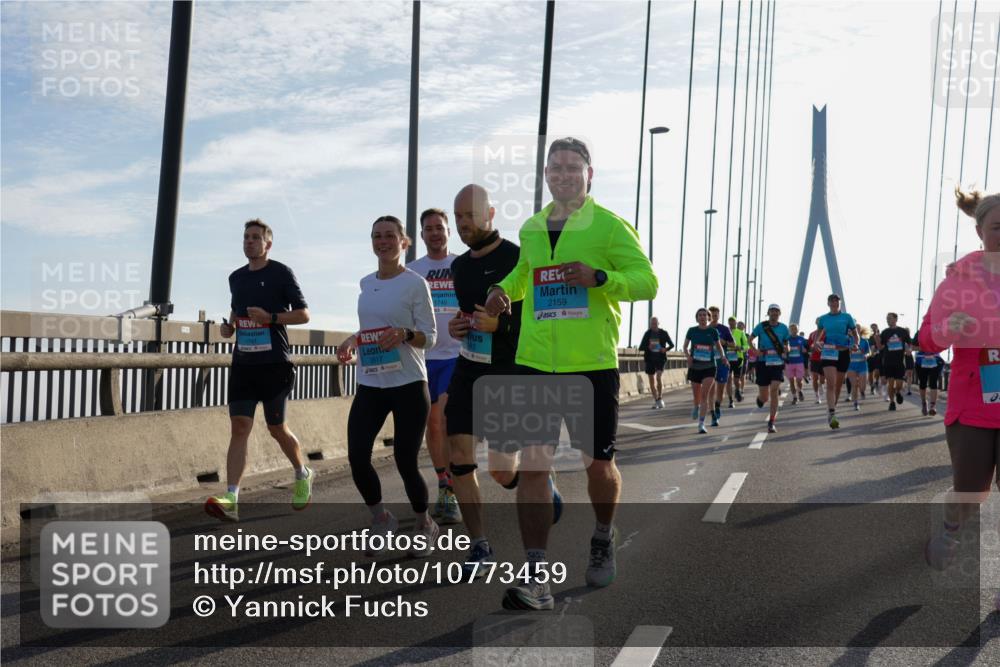 03.10.2026 - Köhlbrandbrückenlauf Yannick Fuchs http://msf.ph/oto/10773459 03.10.2026 09:32:09 Position 1 1741, 3017, 1740, 2159 meine-sportfotos.de