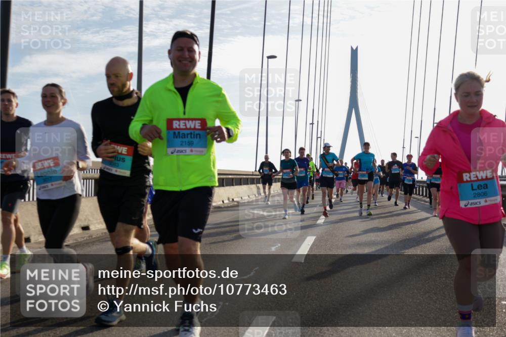 03.10.2026 - Köhlbrandbrückenlauf Yannick Fuchs http://msf.ph/oto/10773463 03.10.2026 09:32:09 Position 1 3017, 2159, 2806 meine-sportfotos.de