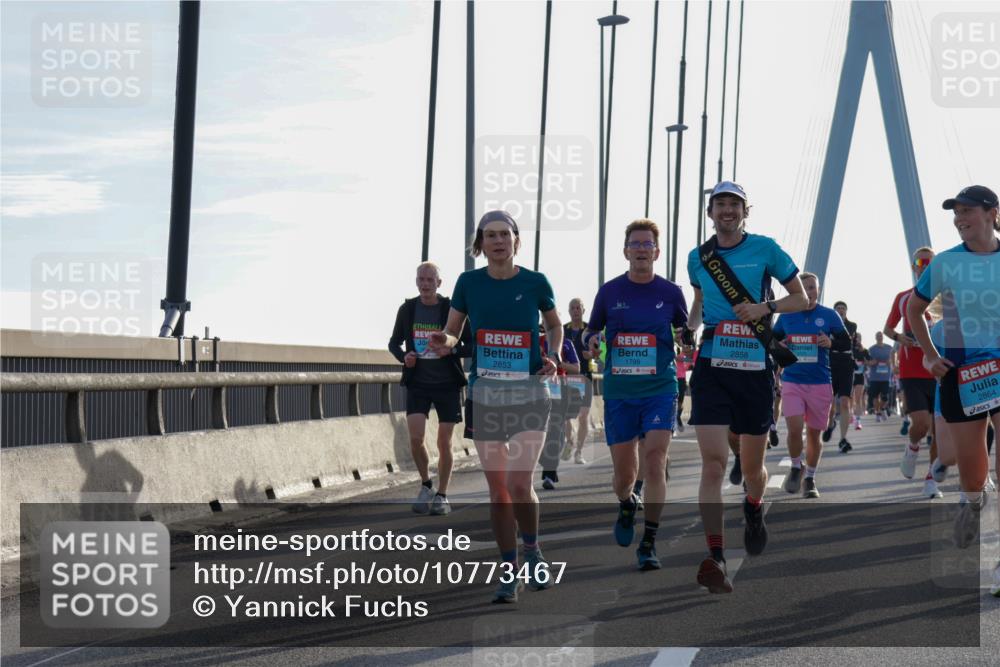03.10.2026 - Köhlbrandbrückenlauf Yannick Fuchs http://msf.ph/oto/10773467 03.10.2026 09:32:10 Position 1 2853, 1799, 2858, 2864 meine-sportfotos.de