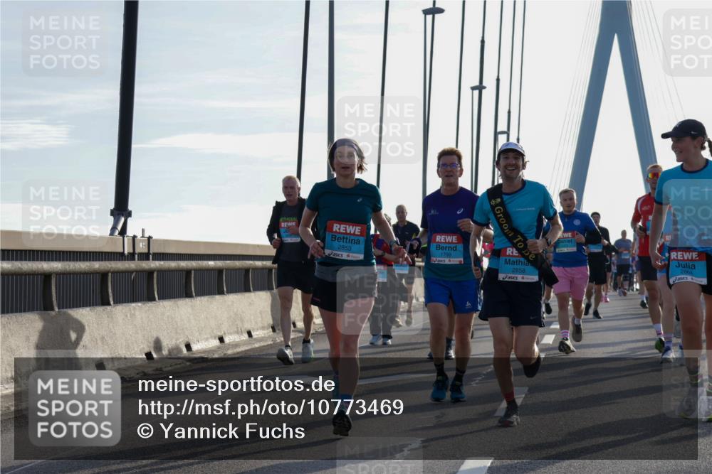 03.10.2026 - Köhlbrandbrückenlauf Yannick Fuchs http://msf.ph/oto/10773469 03.10.2026 09:32:10 Position 1 2853, 1799, 2858, 2864 meine-sportfotos.de
