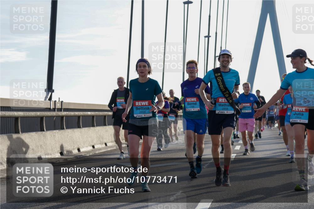 03.10.2026 - Köhlbrandbrückenlauf Yannick Fuchs http://msf.ph/oto/10773471 03.10.2026 09:32:10 Position 1 18, 1799, 2853, 2858, 2864 meine-sportfotos.de