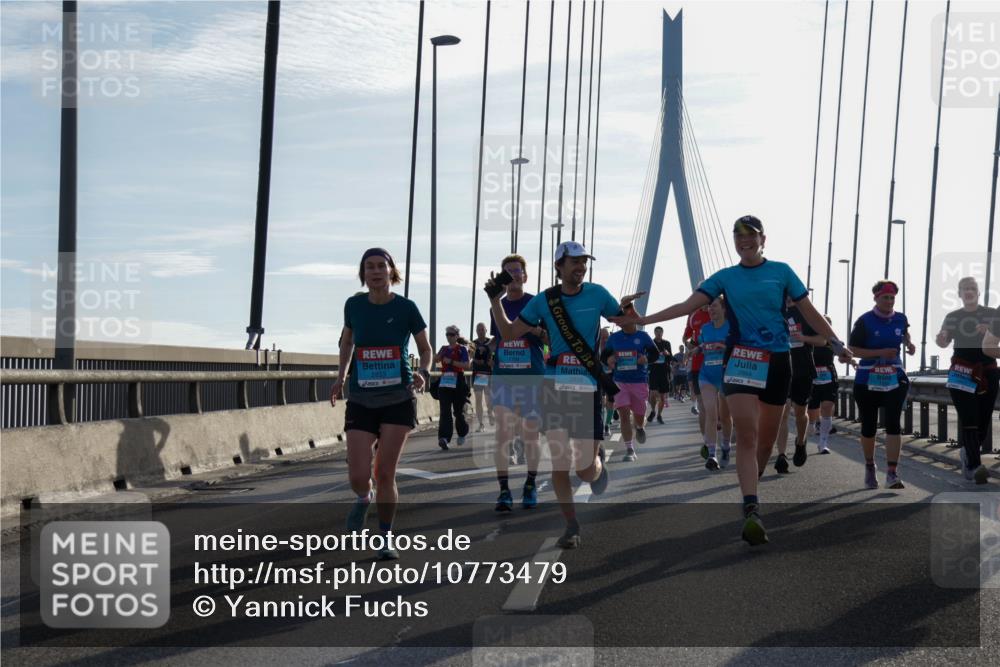 03.10.2026 - Köhlbrandbrückenlauf Yannick Fuchs http://msf.ph/oto/10773479 03.10.2026 09:32:11 Position 1 2858, 2864 meine-sportfotos.de