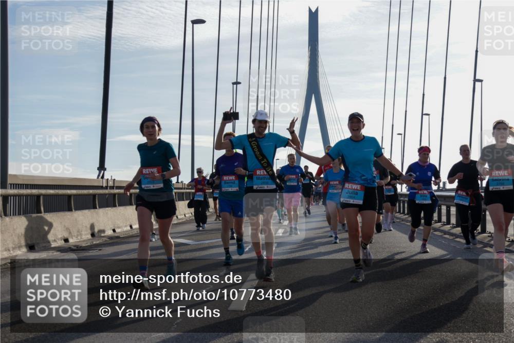 03.10.2026 - Köhlbrandbrückenlauf Yannick Fuchs http://msf.ph/oto/10773480 03.10.2026 09:32:11 Position 1 2858, 2864, 2768 meine-sportfotos.de