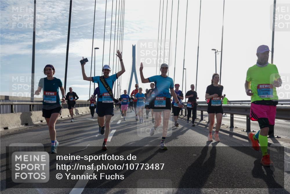 03.10.2026 - Köhlbrandbrückenlauf Yannick Fuchs http://msf.ph/oto/10773487 03.10.2026 09:32:12 Position 1 2853, 2858, 2786 meine-sportfotos.de