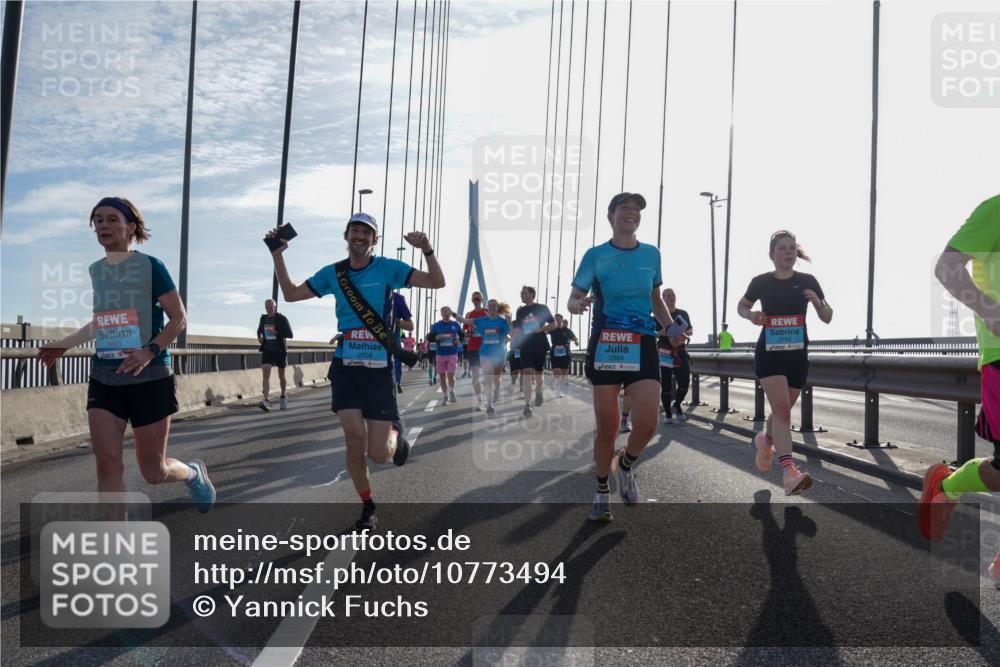 03.10.2026 - Köhlbrandbrückenlauf Yannick Fuchs http://msf.ph/oto/10773494 03.10.2026 09:32:12 Position 1 2853, 2858, 2864, 2768 meine-sportfotos.de