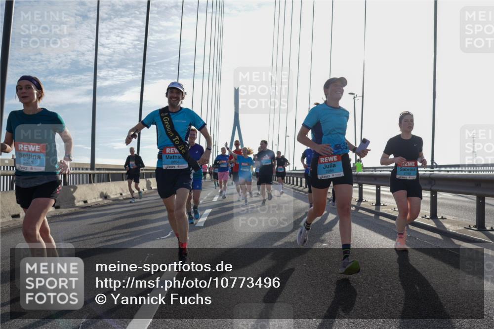 03.10.2026 - Köhlbrandbrückenlauf Yannick Fuchs http://msf.ph/oto/10773496 03.10.2026 09:32:13 Position 1 2853, 2858, 2864 meine-sportfotos.de