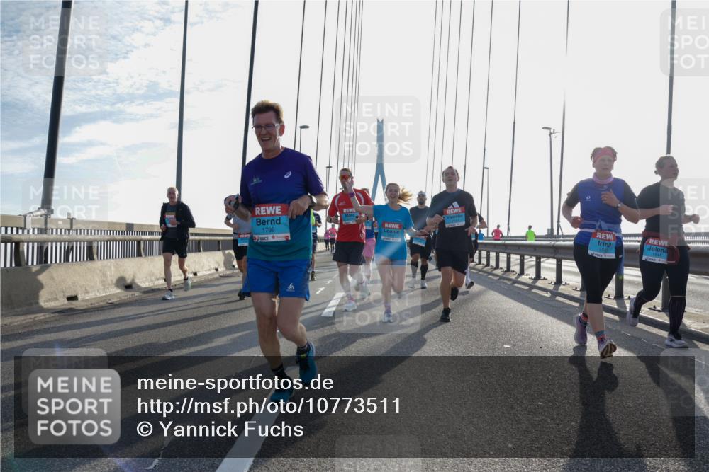 03.10.2026 - Köhlbrandbrückenlauf Yannick Fuchs http://msf.ph/oto/10773511 03.10.2026 09:32:14 Position 1 1799, 1841, 1843 meine-sportfotos.de