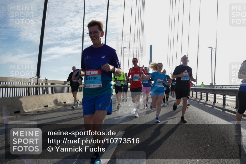 03.10.2026 - Köhlbrandbrückenlauf Yannick Fuchs http://msf.ph/oto/10773516 03.10.2026 09:32:14 Position 1 1799 meine-sportfotos.de