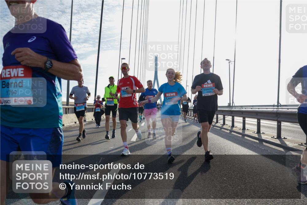 03.10.2026 - Köhlbrandbrückenlauf Yannick Fuchs http://msf.ph/oto/10773519 03.10.2026 09:32:15 Position 1 1799, 2920 meine-sportfotos.de