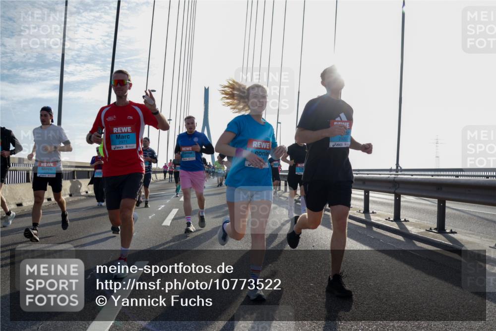03.10.2026 - Köhlbrandbrückenlauf Yannick Fuchs http://msf.ph/oto/10773522 03.10.2026 09:32:15 Position 1 2971, 2920 meine-sportfotos.de
