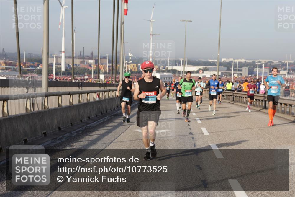 03.10.2026 - Köhlbrandbrückenlauf Yannick Fuchs http://msf.ph/oto/10773525 03.10.2026 09:36:32 Position 2 14 meine-sportfotos.de