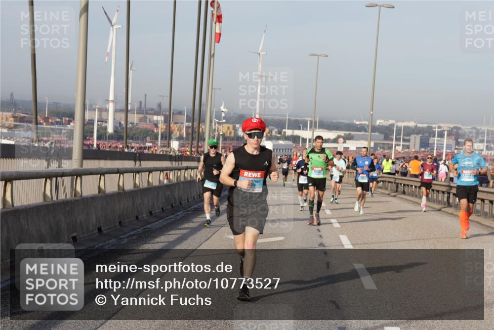 03.10.2026 - Köhlbrandbrückenlauf Yannick Fuchs http://msf.ph/oto/10773527 03.10.2026 09:36:32 Position 2  meine-sportfotos.de
