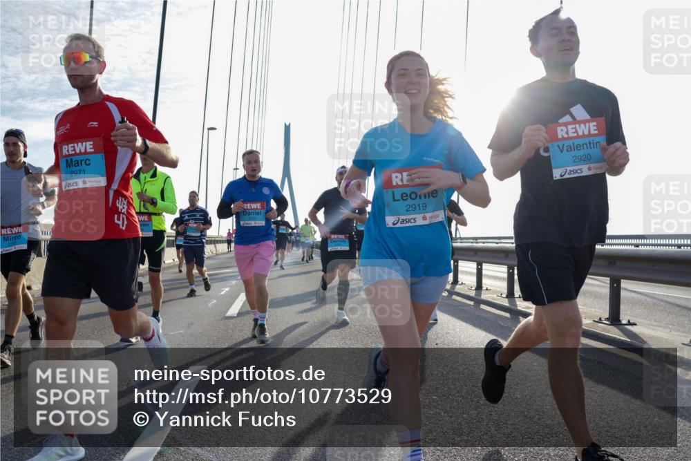 03.10.2026 - Köhlbrandbrückenlauf Yannick Fuchs http://msf.ph/oto/10773529 03.10.2026 09:32:15 Position 1 2971, 2920, 2919 meine-sportfotos.de