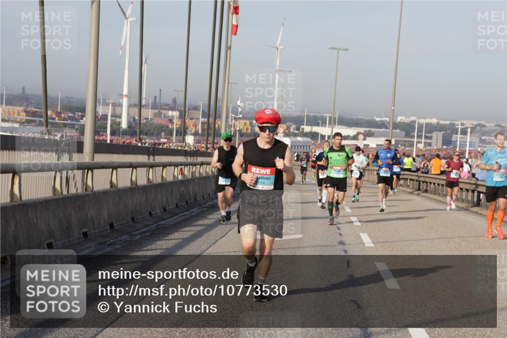 03.10.2026 - Köhlbrandbrückenlauf Yannick Fuchs http://msf.ph/oto/10773530 03.10.2026 09:36:32 Position 2 114 meine-sportfotos.de