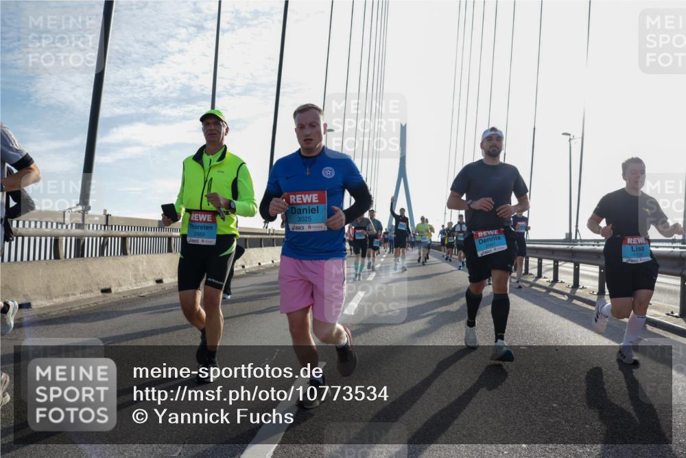 03.10.2026 - Köhlbrandbrückenlauf Yannick Fuchs http://msf.ph/oto/10773534 03.10.2026 09:32:16 Position 1 2989, 3025, 2947, 1105 meine-sportfotos.de