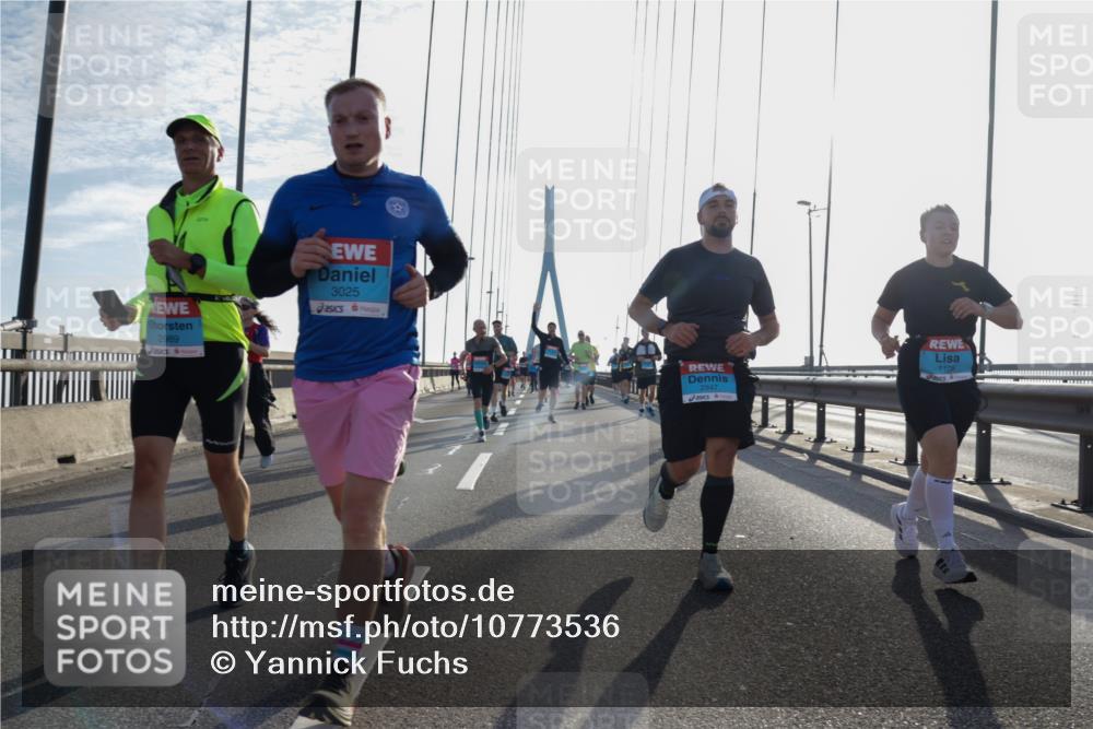 03.10.2026 - Köhlbrandbrückenlauf Yannick Fuchs http://msf.ph/oto/10773536 03.10.2026 09:32:16 Position 1 2989, 3025, 1105, 2947 meine-sportfotos.de