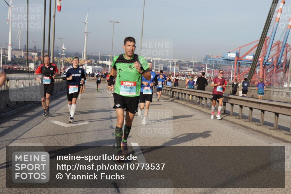 03.10.2026 - Köhlbrandbrückenlauf Yannick Fuchs http://msf.ph/oto/10773537 03.10.2026 09:36:35 Position 2 2048 meine-sportfotos.de