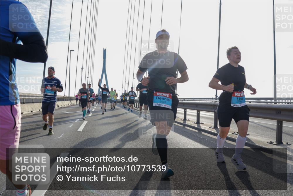 03.10.2026 - Köhlbrandbrückenlauf Yannick Fuchs http://msf.ph/oto/10773539 03.10.2026 09:32:17 Position 1 2947, 1105 meine-sportfotos.de