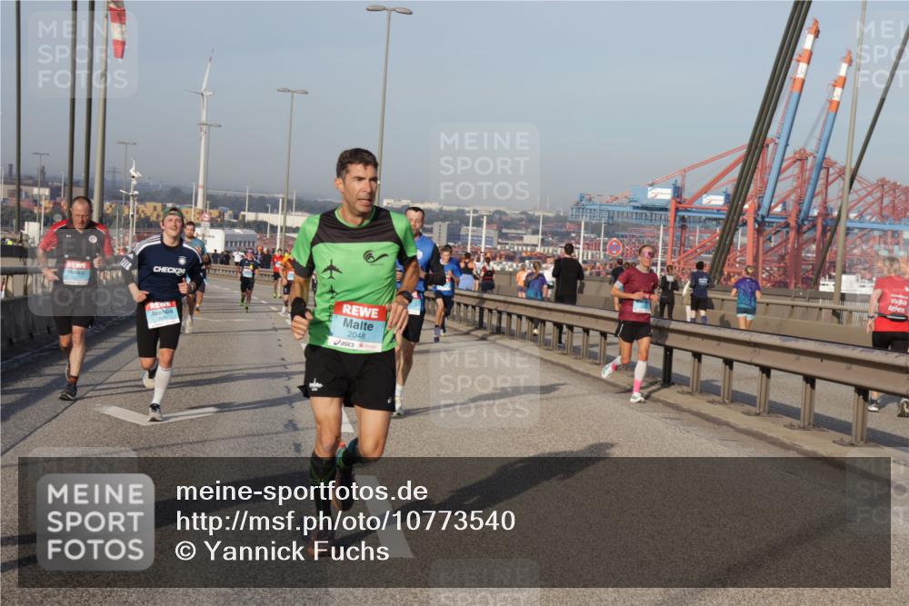 03.10.2026 - Köhlbrandbrückenlauf Yannick Fuchs http://msf.ph/oto/10773540 03.10.2026 09:36:35 Position 2 24, 2048 meine-sportfotos.de