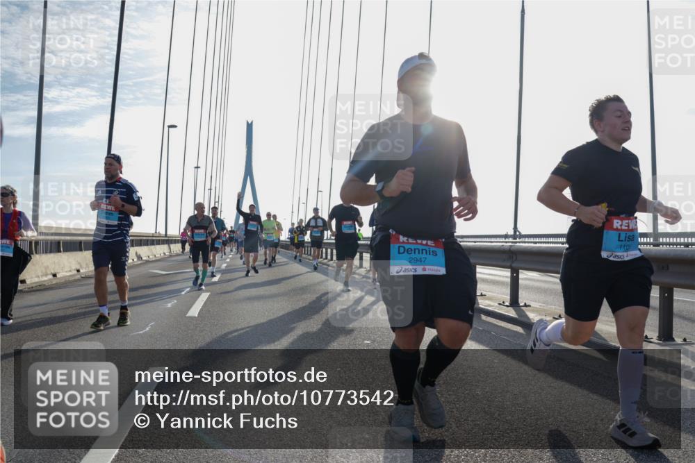 03.10.2026 - Köhlbrandbrückenlauf Yannick Fuchs http://msf.ph/oto/10773542 03.10.2026 09:32:17 Position 1 6, 110, 2947 meine-sportfotos.de