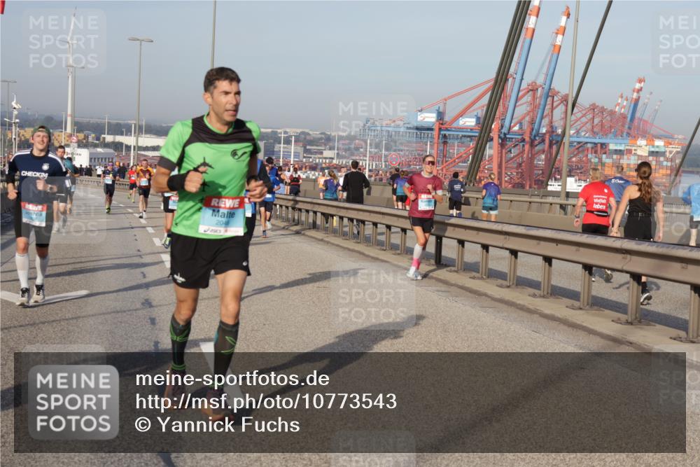 03.10.2026 - Köhlbrandbrückenlauf Yannick Fuchs http://msf.ph/oto/10773543 03.10.2026 09:36:36 Position 2 24, 2048 meine-sportfotos.de