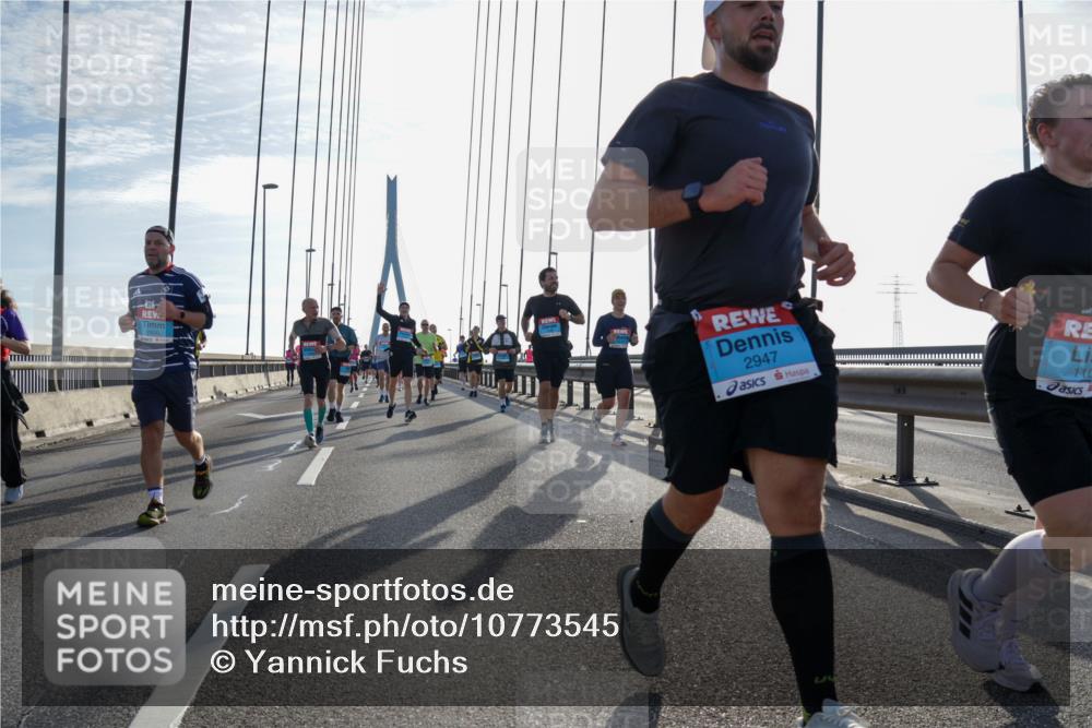 03.10.2026 - Köhlbrandbrückenlauf Yannick Fuchs http://msf.ph/oto/10773545 03.10.2026 09:32:17 Position 1 2947, 110 meine-sportfotos.de