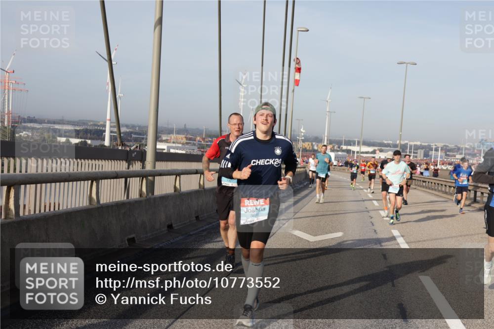 03.10.2026 - Köhlbrandbrückenlauf Yannick Fuchs http://msf.ph/oto/10773552 03.10.2026 09:36:37 Position 2 1327, 24, 3699 meine-sportfotos.de