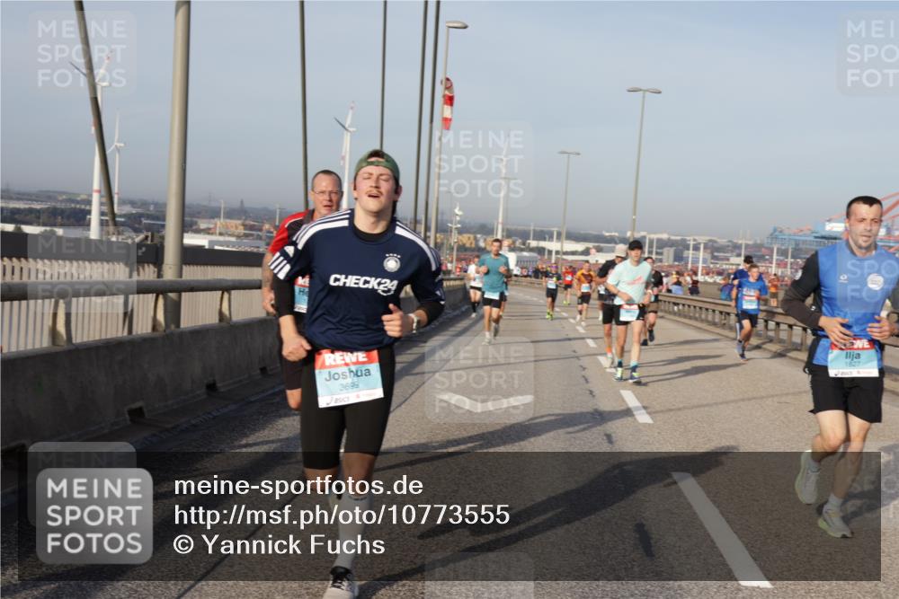 03.10.2026 - Köhlbrandbrückenlauf Yannick Fuchs http://msf.ph/oto/10773555 03.10.2026 09:36:38 Position 2 24, 3699, 1827 meine-sportfotos.de