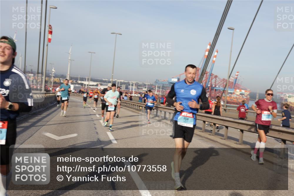 03.10.2026 - Köhlbrandbrückenlauf Yannick Fuchs http://msf.ph/oto/10773558 03.10.2026 09:36:38 Position 2 24, 1827 meine-sportfotos.de