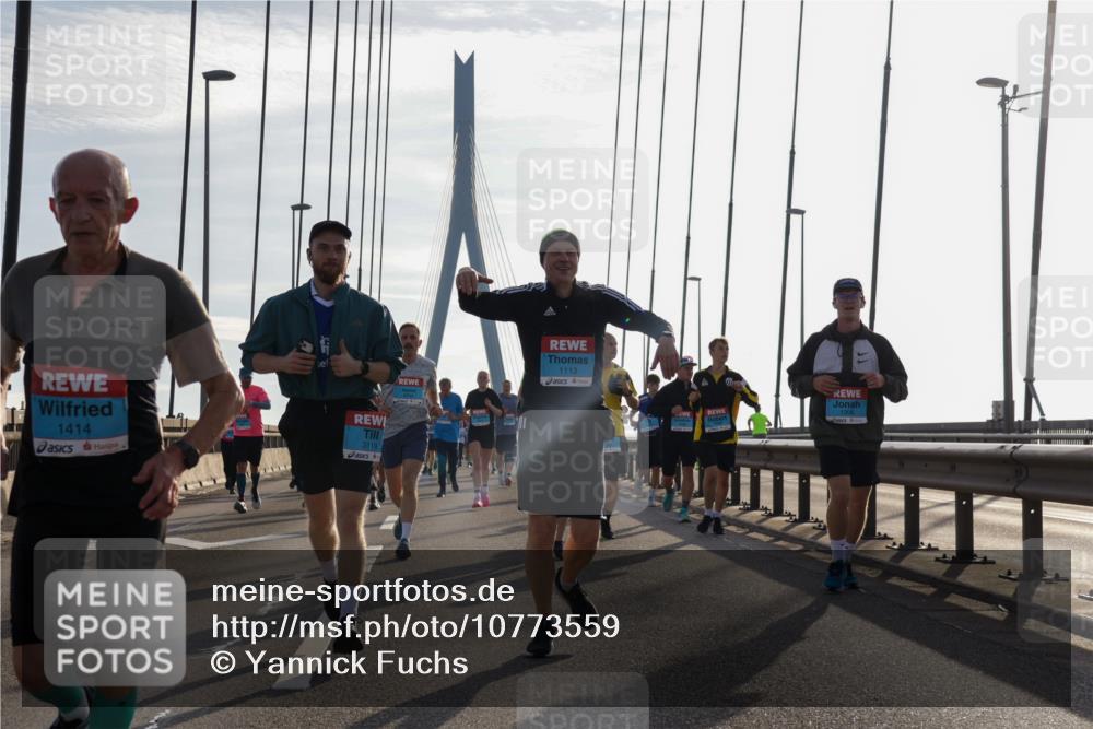 03.10.2026 - Köhlbrandbrückenlauf Yannick Fuchs http://msf.ph/oto/10773559 03.10.2026 09:32:19 Position 1 1414, 3119, 1113, 1306 meine-sportfotos.de