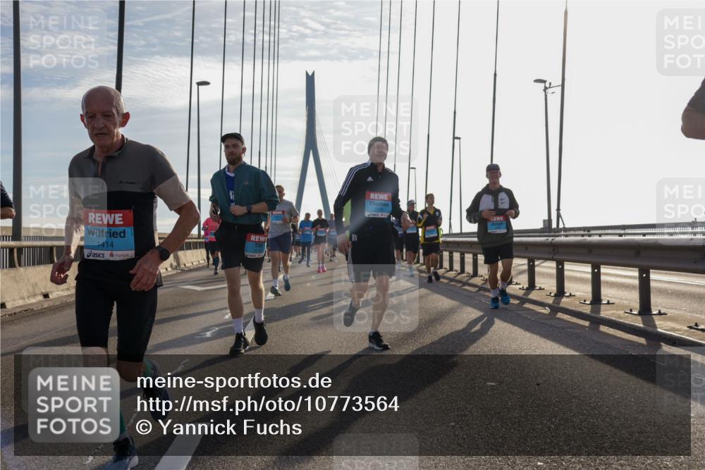 03.10.2026 - Köhlbrandbrückenlauf Yannick Fuchs http://msf.ph/oto/10773564 03.10.2026 09:32:19 Position 1 1414 meine-sportfotos.de